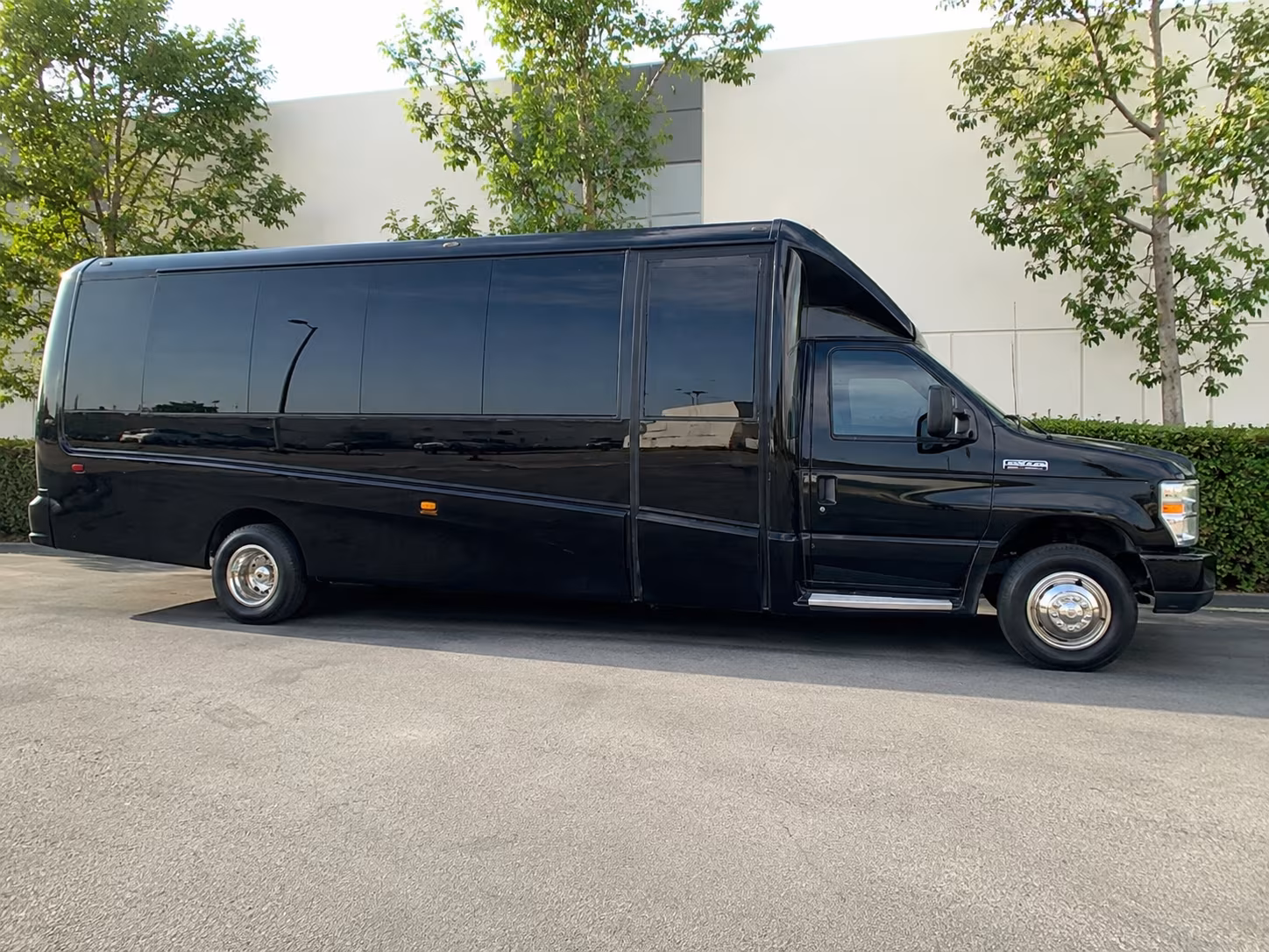 concert shuttle buses for large groups departing the south bay