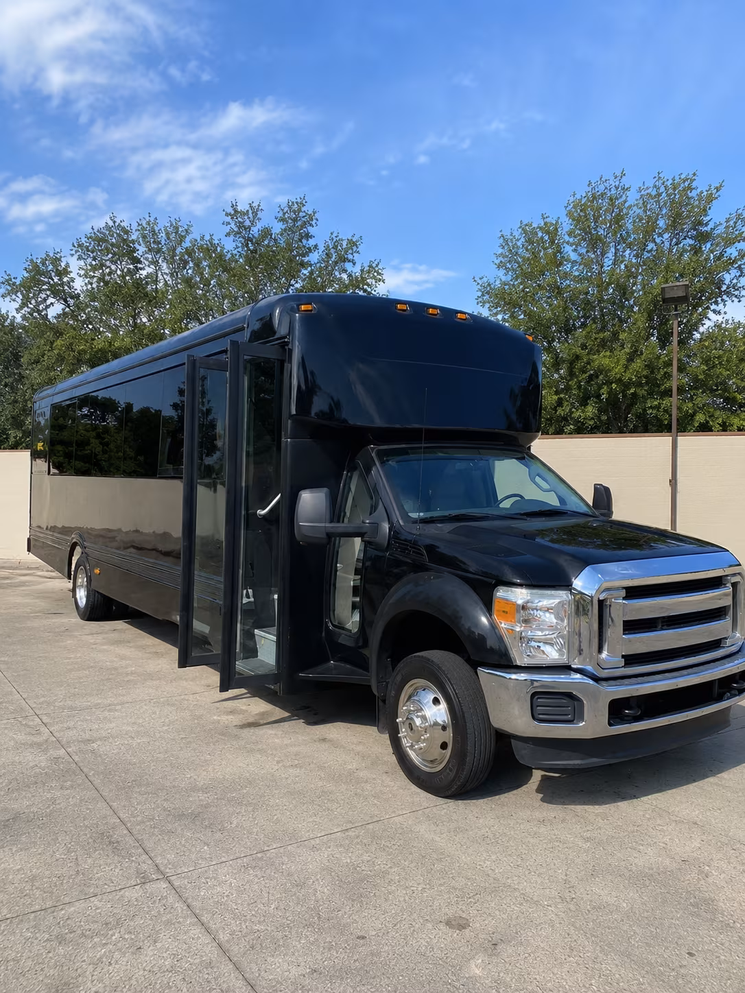 torrance 20 passenger party bus
